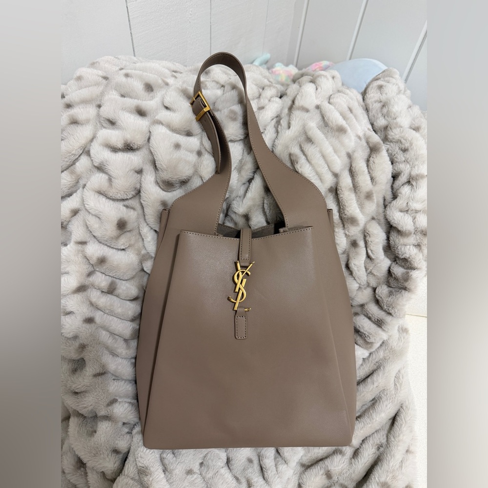 Leather hobo bag